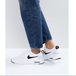 EUC SZ.7 Nike Air Max Theas